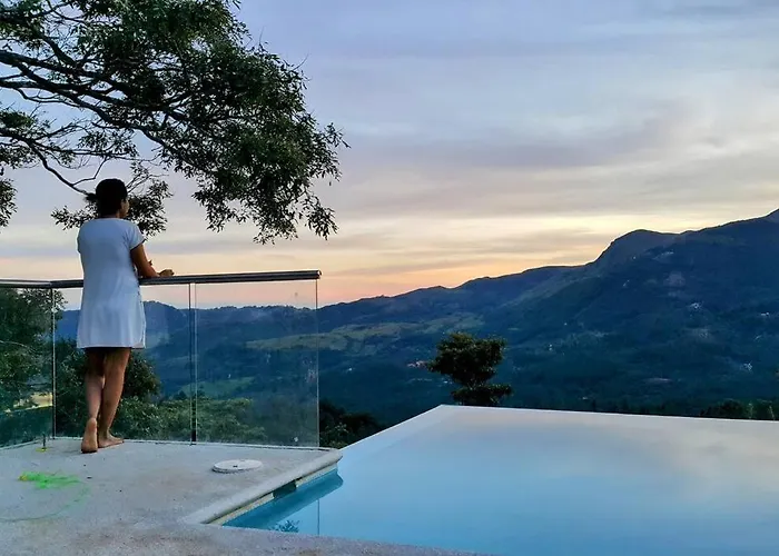 Casa Moderna Con Piscina Climatizada Altos Del Maria