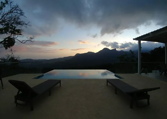 Casa Moderna Con Piscina Climatizada Altos Del Maria
